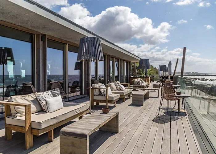 Deluxe With Sea View Apartment