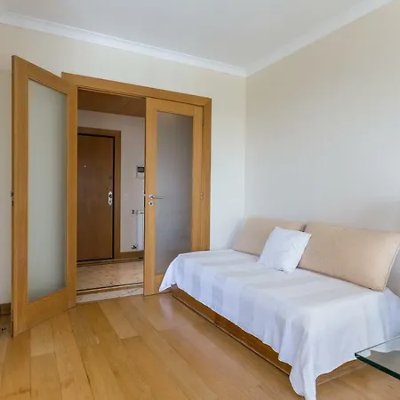 Deluxe With Sea View Apartment *